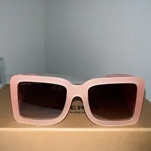 COPY - Burberry pink B logo sunglasses worn once Burberry | Accessories | Copy Burberry Pink B Logo  main image 2